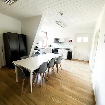 House Deluxe - 15min To Dus & Free Parking *