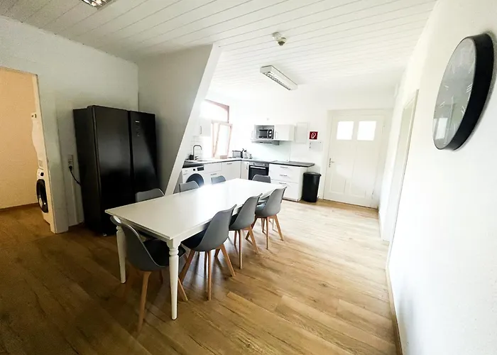 House Deluxe - 15min To Dus & Free Parking *