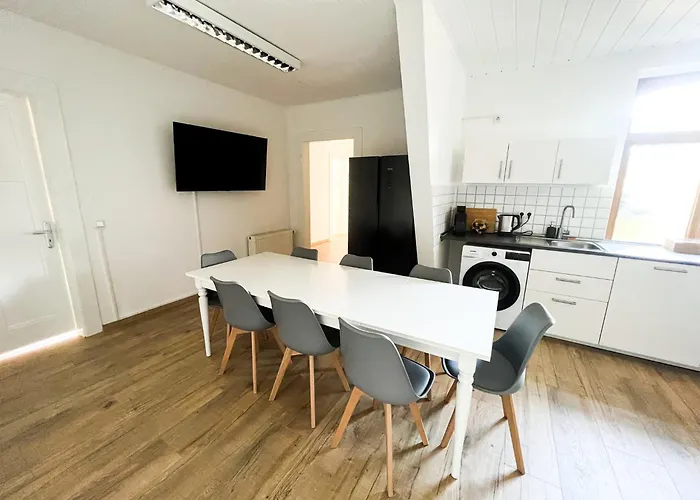 House Deluxe - 15min To Dus & Free Parking Apartament